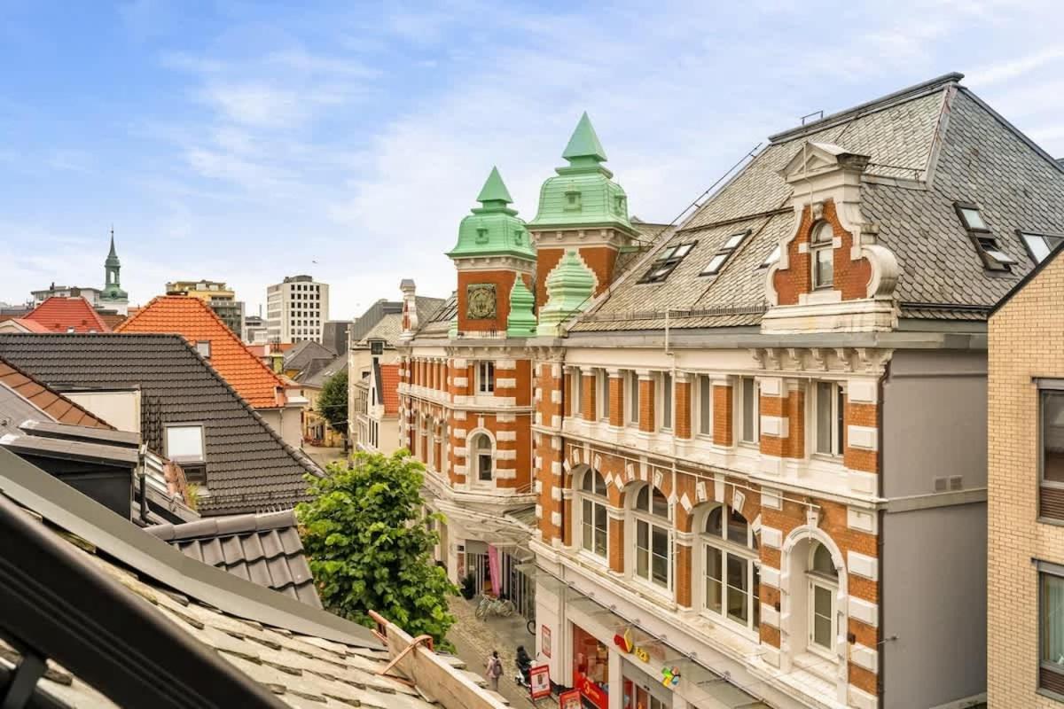 Dinbnb I Mid-city Luxury With Mini Balcony And Smart Tv & Sound System Feriehus Bergen